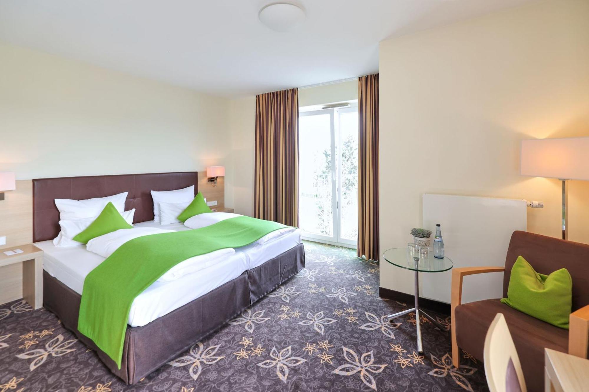 Hotel Wuerttemberger Hof Ерінґен Екстер'єр фото