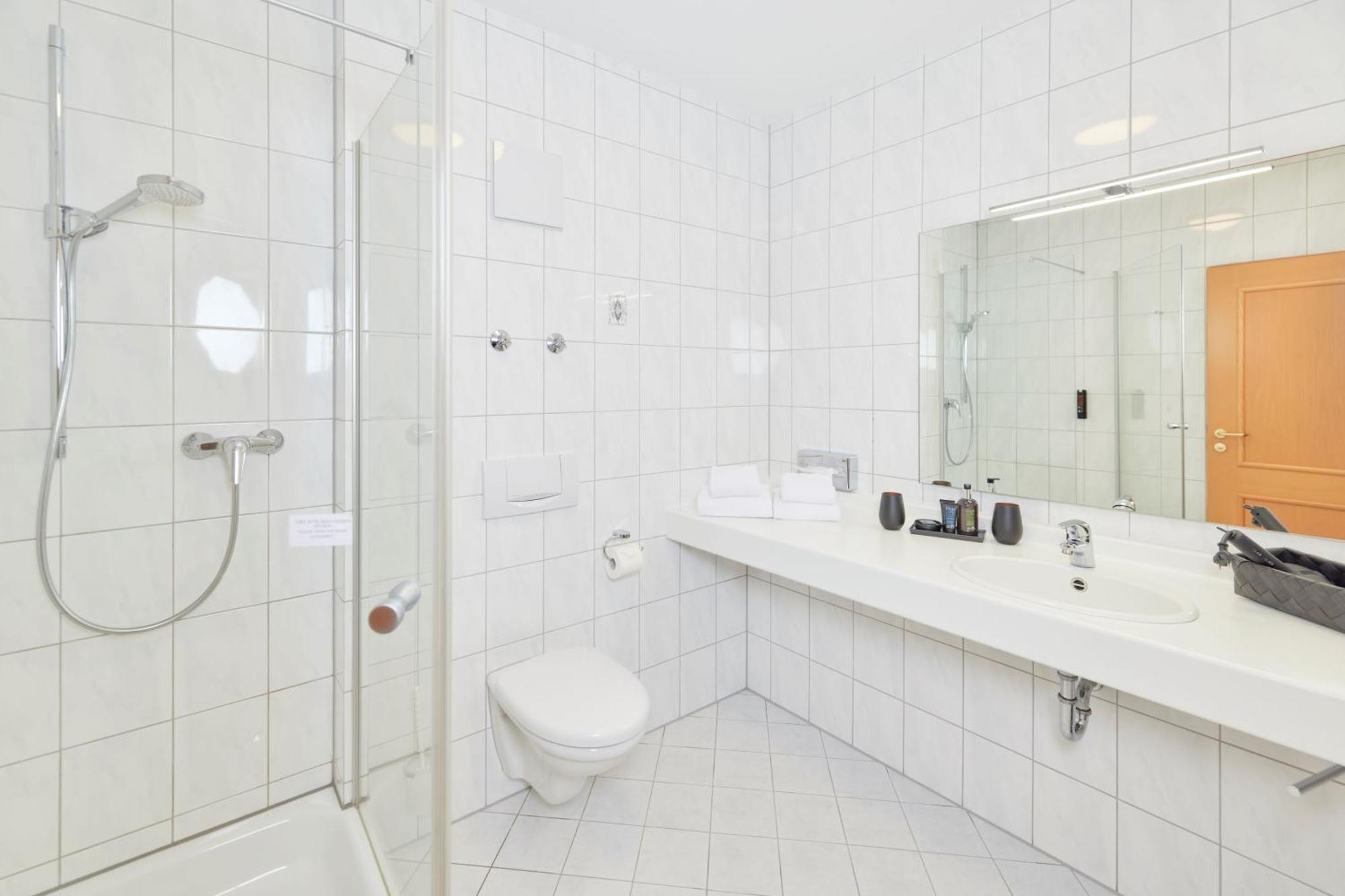 Hotel Wuerttemberger Hof Ерінґен Екстер'єр фото