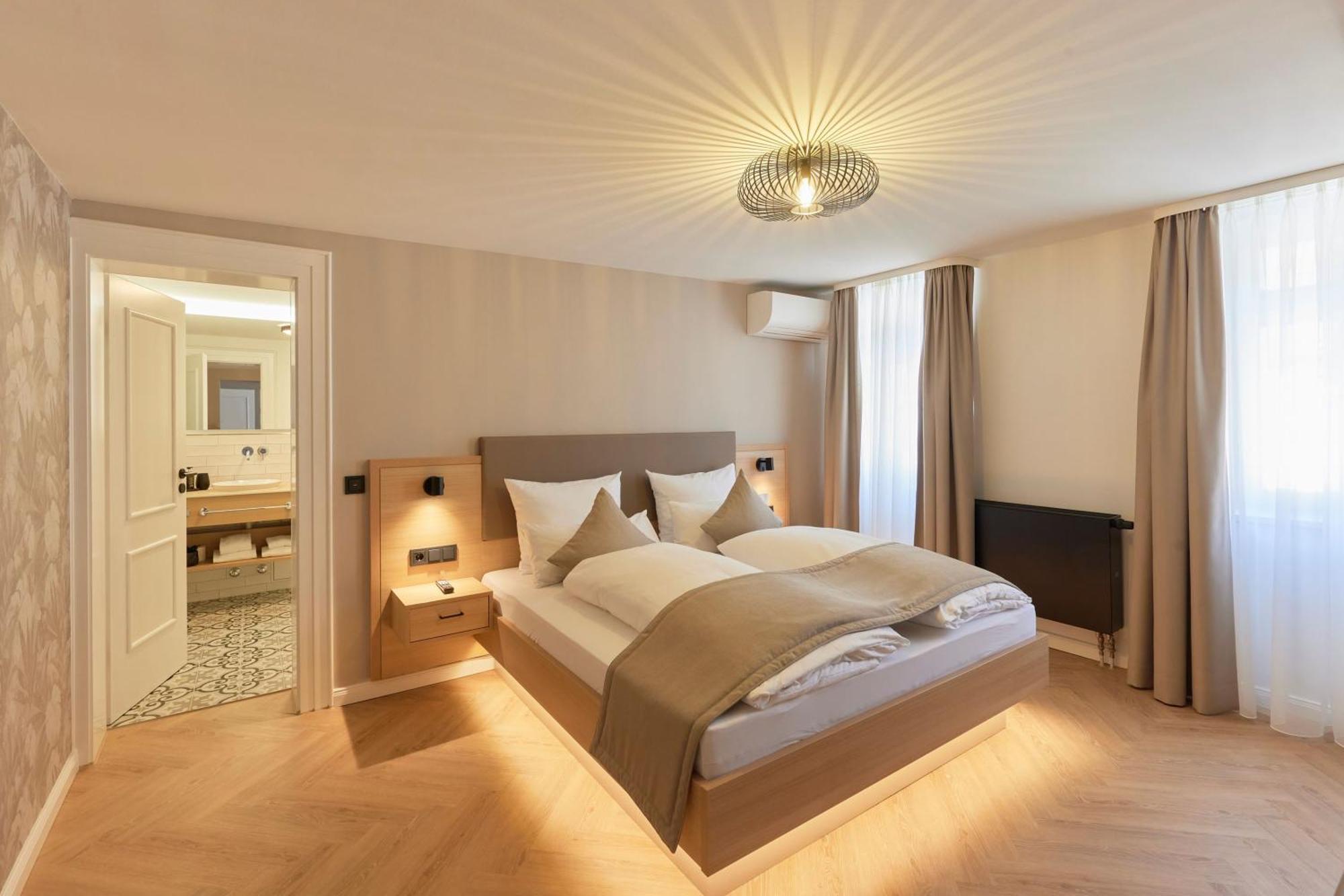 Hotel Wuerttemberger Hof Ерінґен Екстер'єр фото