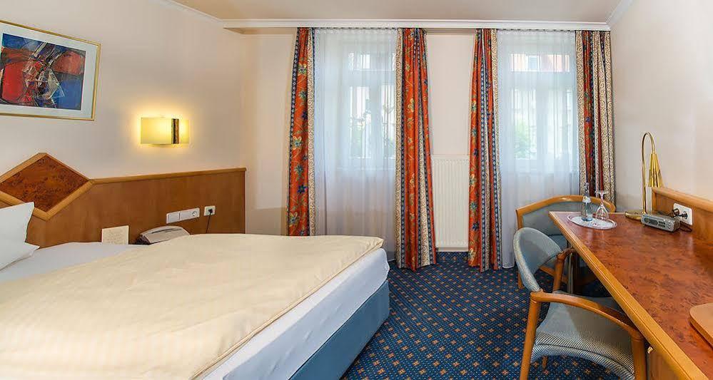 Hotel Wuerttemberger Hof Ерінґен Екстер'єр фото